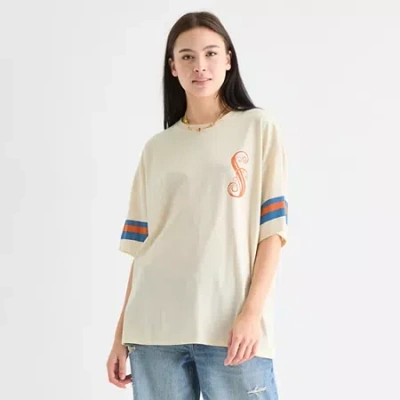 Freeze Wicked Shiz University Womens Juniors Crew Neck Short Sleeve Oversized Graphic T-shirt In Neutral