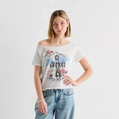 New World Guns N' Roses Off The Shoulder Tee Womens Juniors Crew Neck Short Sleeve Graphic T-shirt In White
