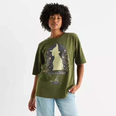 Mad Engine Wicked Elphaba Oversized Womens Juniors Crew Neck Short Sleeve Regular Fit Wicked Graphic T-shirt In Green