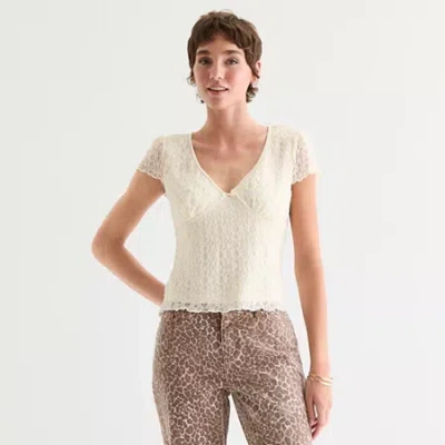 Arizona Womens Juniors V Neck Short Sleeve Lace Blouse In White