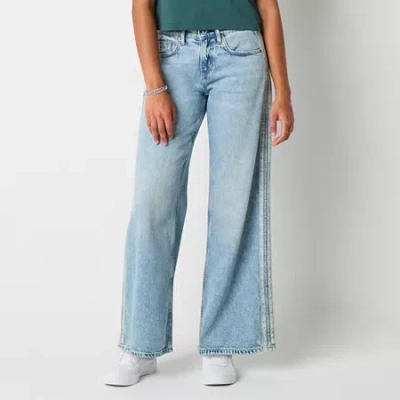 Arizona Airy Drape Womens Juniors Short Low Rise Baggy Fit Jean In Blue