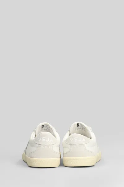 Veja Volley O.t Sneakers In White Suede And Leather In White