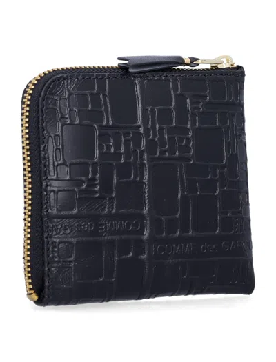 Comme Des Garçons Embossed Logotype Wallet In Black