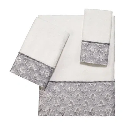 Avanti Deco Shell White Embellished Bordered Bath Towel In White