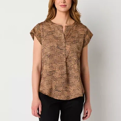 Liz Claiborne Womens Split Crew Neck Short Sleeve Satin Blouse In Sand