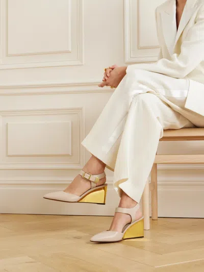 Chloé Pointed Heels In Neutral