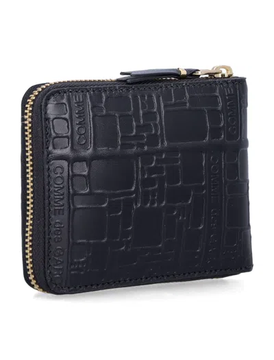 Comme Des Garçons Embossed Logotype Wallet In Black