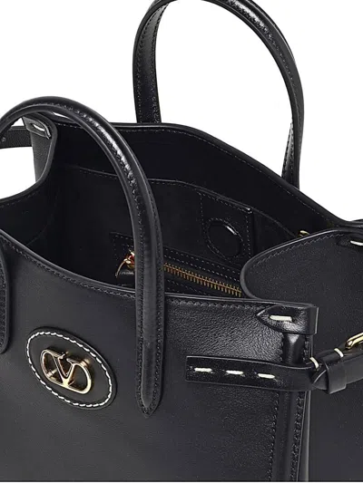 Valentino Garavani Borsa Tote In Pelle Nera Con Manici E Tracolla In Black
