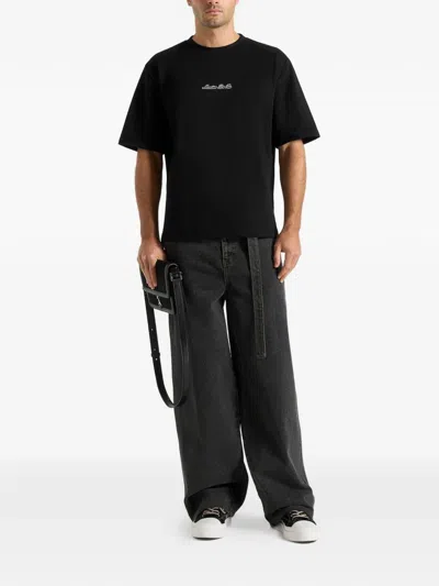 Manière De Voir Ari Logo-embroidered T-shirt In Black