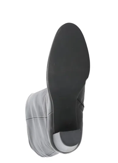 Julie Dee Round-toe Boots In Black