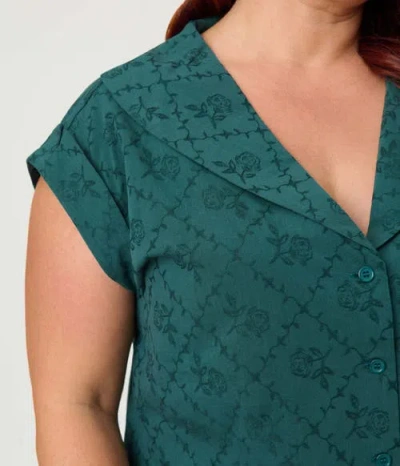 Unique Vintage Plus Size 1960s Twill Sleeveless Blouse In Blue