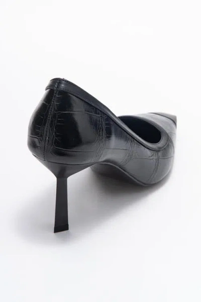 Prologue Shoes Rona Pointed Toe Pump In Multi