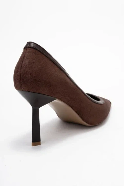 Prologue Shoes Rona Pointed Toe Pump In Multi