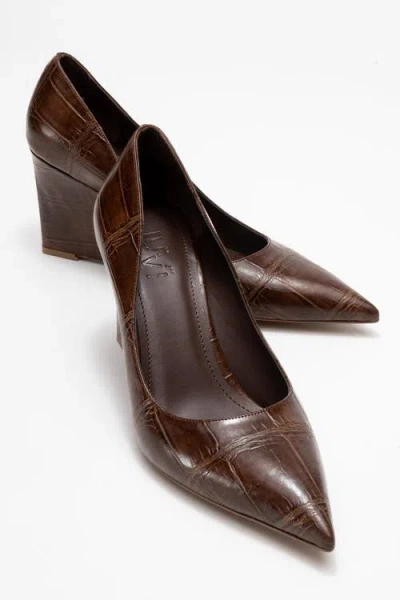 Prologue Shoes Puera Pointed Toe Wedge Pump In Multi