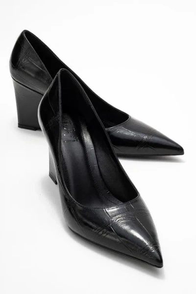 Prologue Shoes Puera Pointed Toe Wedge Pump In Multi