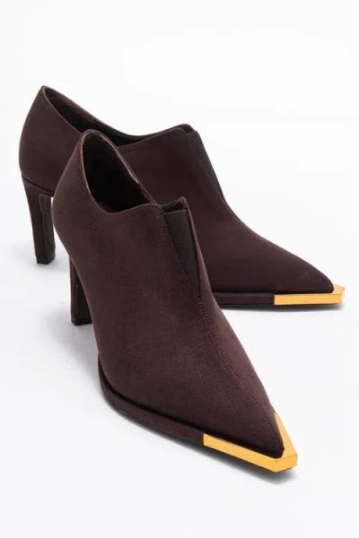 Prologue Shoes Niva Pointed Toe Pump In Brown