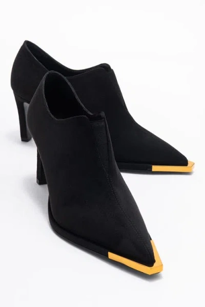 Prologue Shoes Niva Pointed Toe Pump In Black