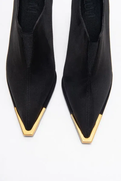 Prologue Shoes Niva Pointed Toe Pump In Black