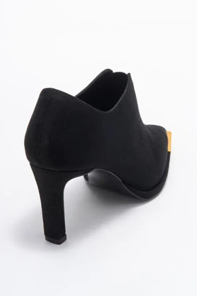 Prologue Shoes Niva Pointed Toe Pump In Black