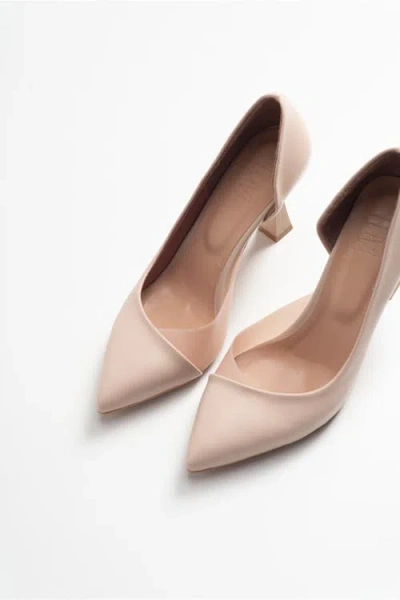 Prologue Shoes Ursula Pointed Toe Pump In Brown