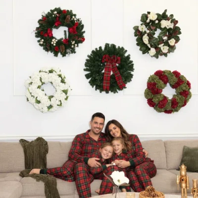 Cocobella Evangeline Holiday Wreath In Green