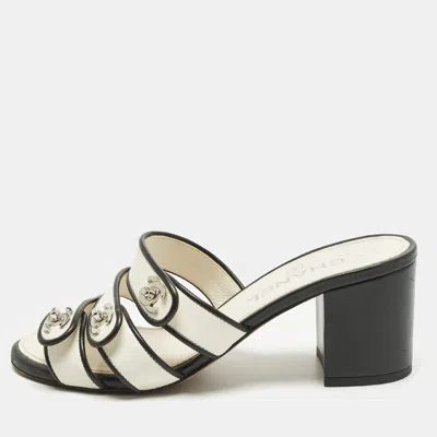 Pre-owned Chanel Cc Size 36 White/black Leather Cc Turn Lock Slide Sandals