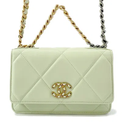 Pre-owned Chanel Light Green Quilting Chain/shoulder Wallet ()