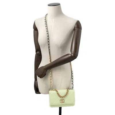 Pre-owned Chanel Light Green Quilting Chain/shoulder Wallet ()