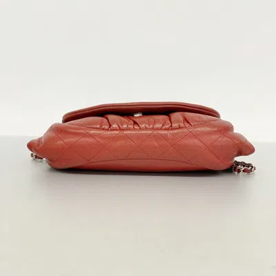 Pre-owned Chanel Red Color Leather Chain/shoulder Wallet ()