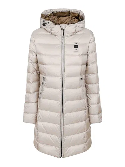 Blauer Coat In White