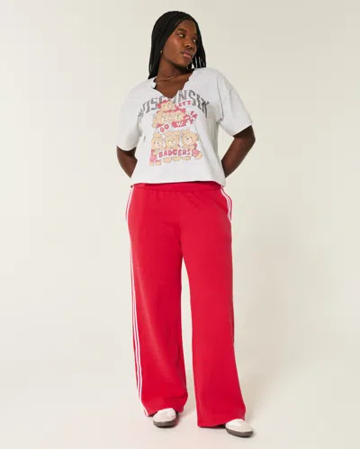 Hollister Easy Wisconsin Badgers Graphic Notch-neck T-shirt In White