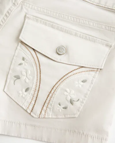 Hollister Low-rise Floral Back Pocket Poplin Shortie Shorts In White