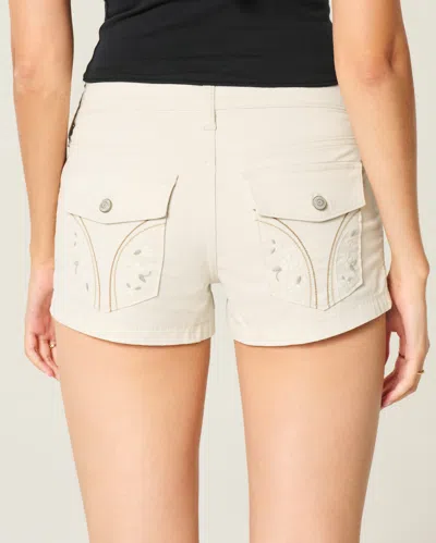 Hollister Low-rise Floral Back Pocket Poplin Shortie Shorts In White