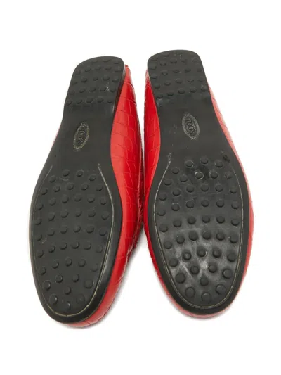 Pre-owned Tod's Vintage Crocodile-embossed Leather Loafers In Red