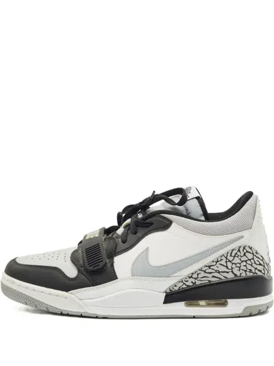 Pre-owned Jordan  Leather Lace-up Sneakers In White