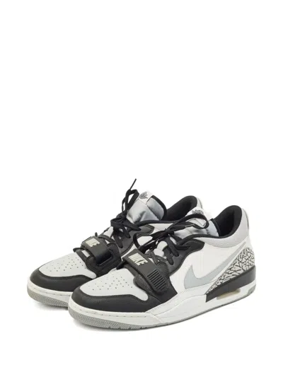 Pre-owned Jordan  Leather Lace-up Sneakers In White