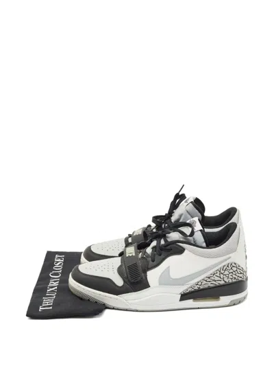 Pre-owned Jordan  Leather Lace-up Sneakers In White