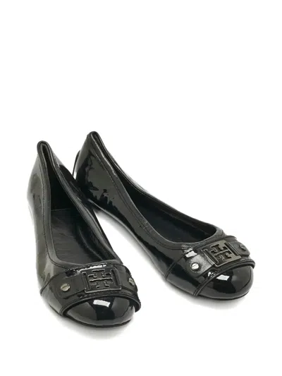 Pre-owned Tory Burch Patent-leather Logo Ballet Flats In Black