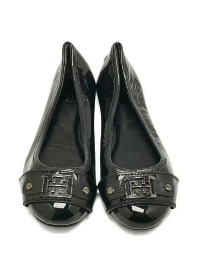 Pre-owned Tory Burch Patent-leather Logo Ballet Flats In Black