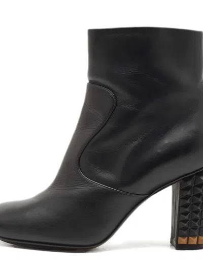 Pre-owned Fendi Leather Studded Heel Boots In Black