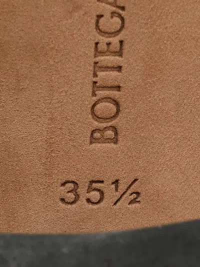 Pre-owned Bottega Veneta Squared-toe Leather Pumps In Red