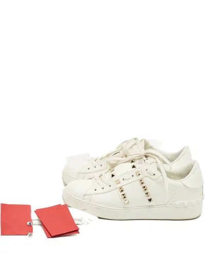 Pre-owned Valentino Garavani Leather Sneakers In White