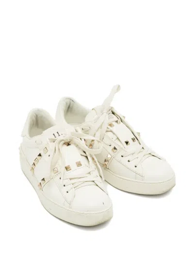 Pre-owned Valentino Garavani Leather Sneakers In White