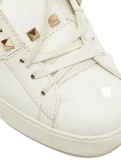 Pre-owned Valentino Garavani Leather Sneakers In White