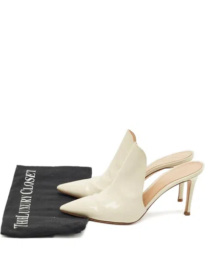 Pre-owned Gianvito Rossi Aramis Leather Pointed Mules In Neutral