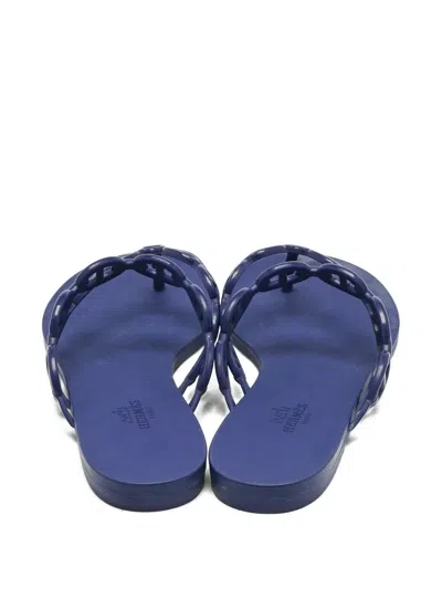 Pre-owned Hermes Chain Rubber Flip-flops In Blue