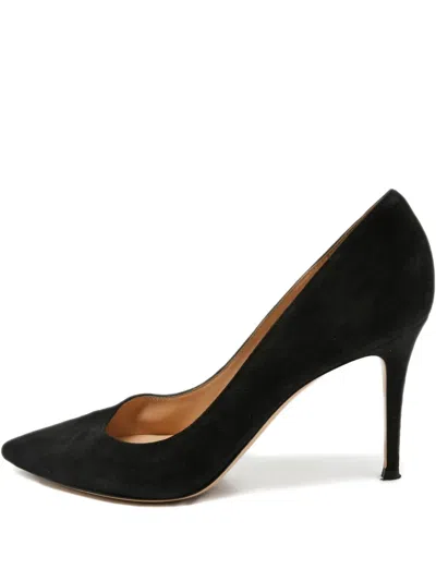 Pre-owned Gianvito Rossi Gianvito Pointed-toe Heel Pumps In Black