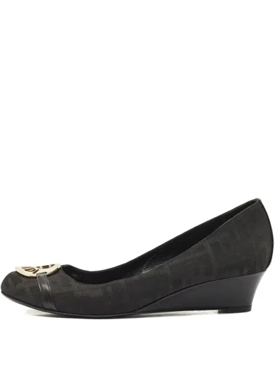 Pre-owned Fendi Round-toe Pumps In Black
