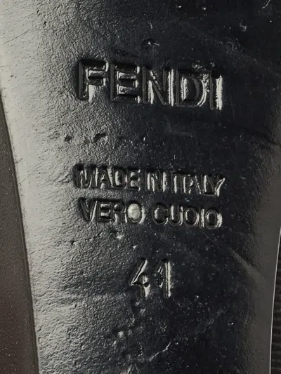 Pre-owned Fendi Round-toe Pumps In Black