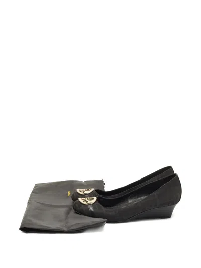 Pre-owned Fendi Round-toe Pumps In Black